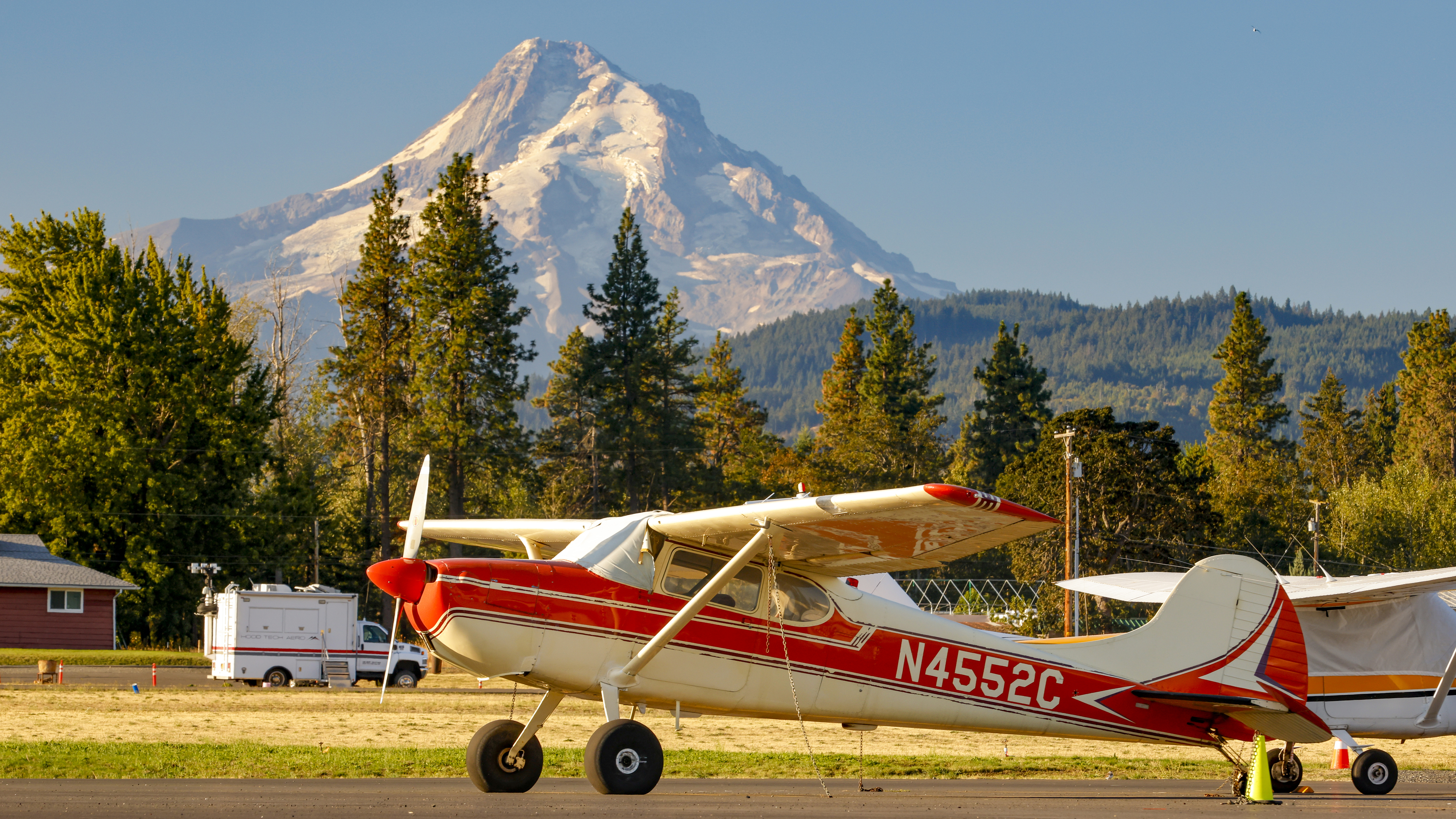 TacAero’s Hood River airport FBO sits in the shadow of Mount Hood.