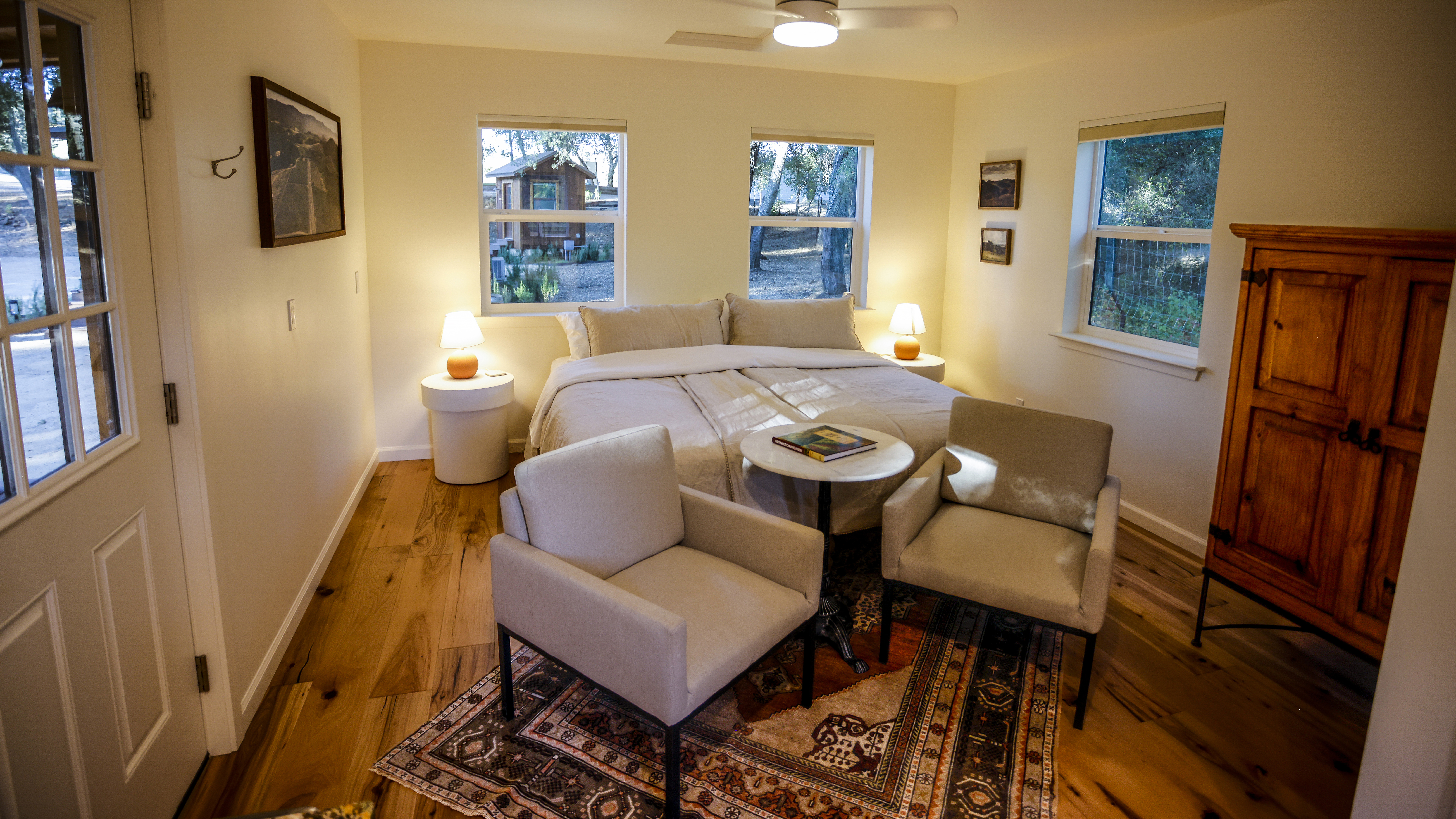 Inside the cottage is cleanly decorated and refined.