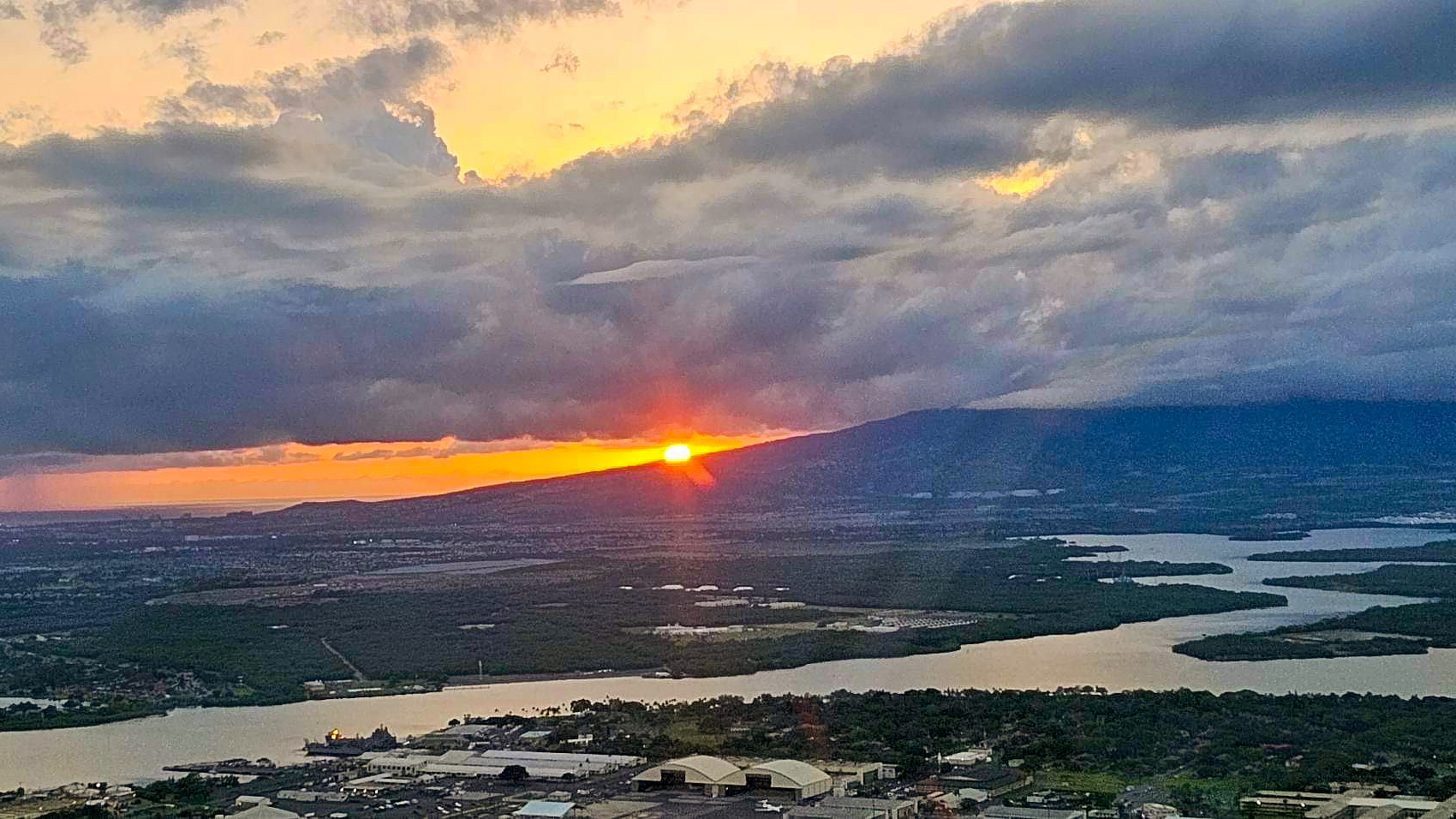 A beautiful sunset view on downwind for Runway 4L at HNL.