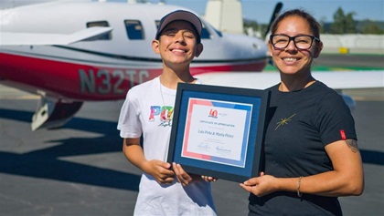 Luis Peña and his mother Maria Pérez. Photography by McCall Jones/American Aviation News.