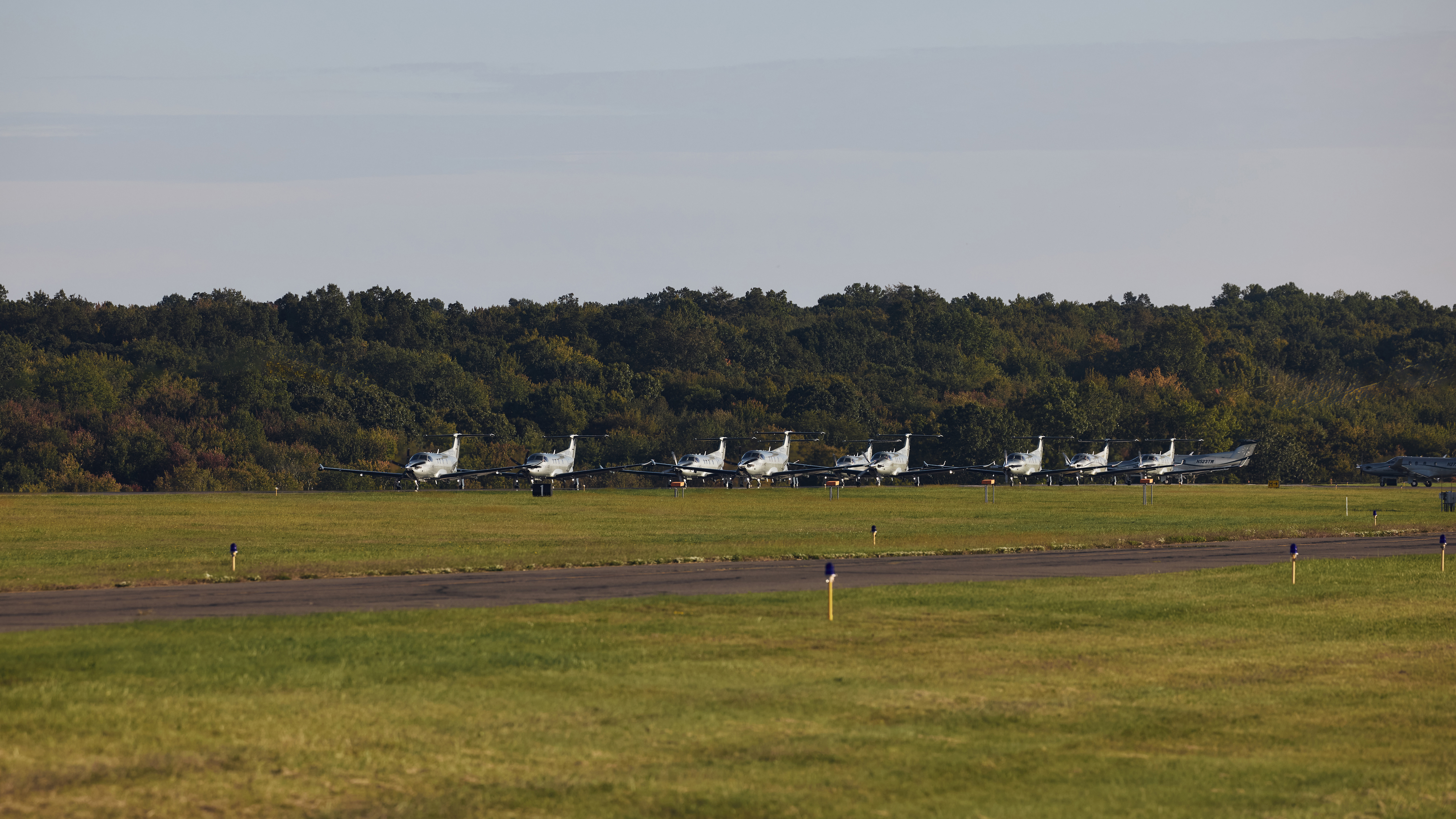 The 12-ship flight of PC–12s was composed of three groups of four. The identically painted Tradewind airplanes assembled for takeoff on Runway 36 at the Waterbury-Oxford Airport (OXC), the airline’s corporate home.