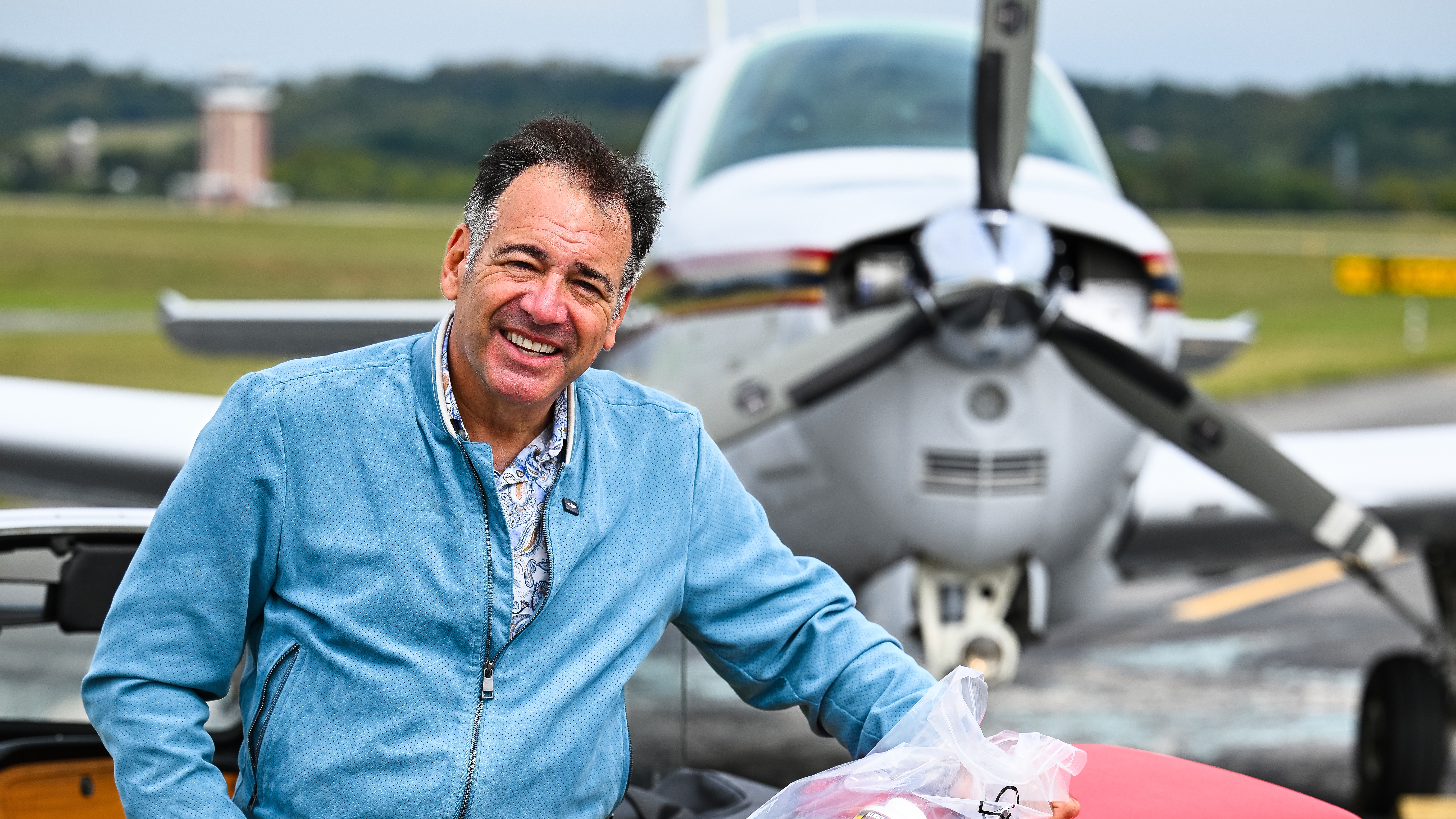 A pilot who gives back