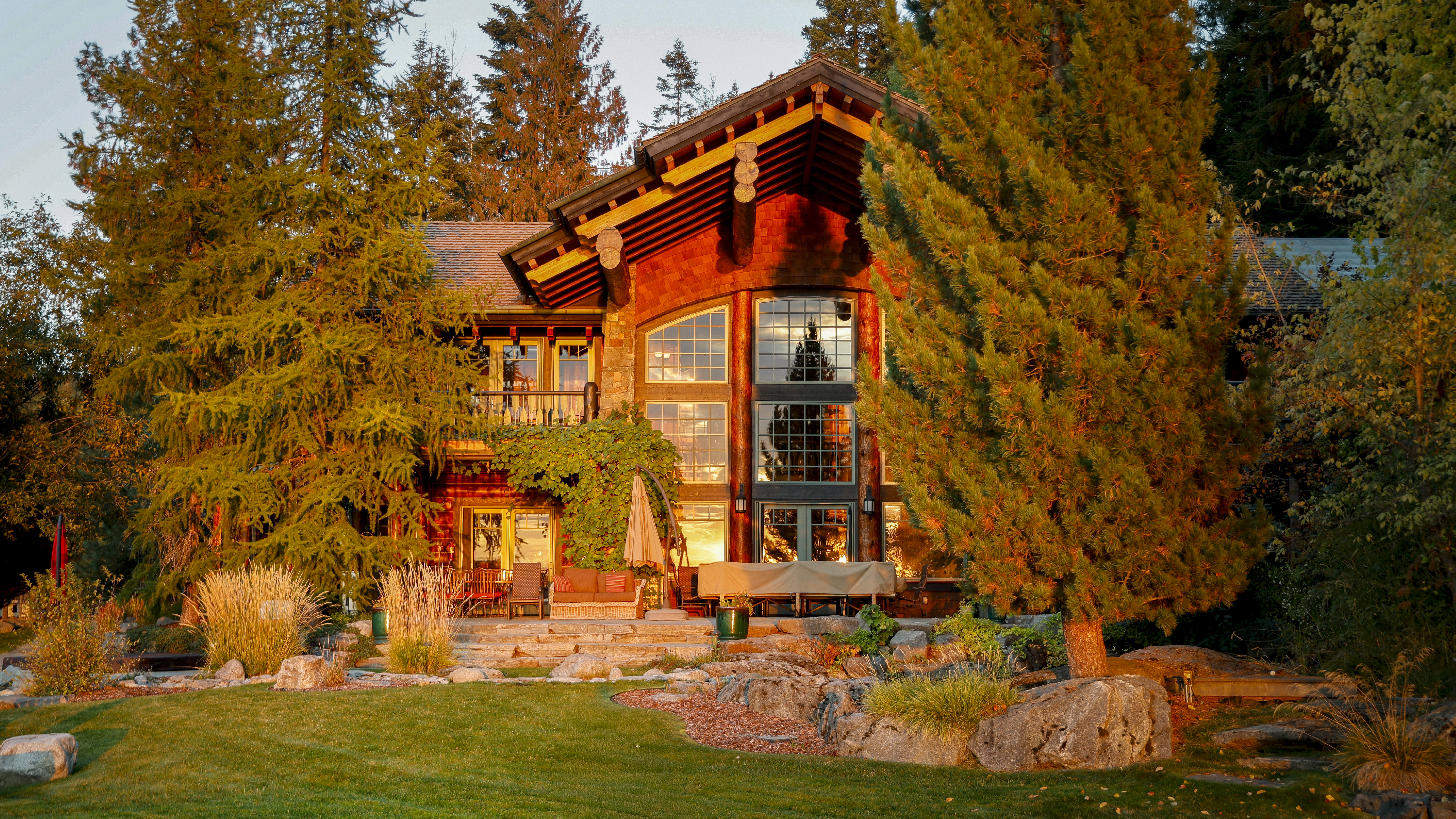 The lodge is grand, warm, and welcoming. The main building is intended primarily for gathering and has two bedrooms. An additional building nearby has four ensuite bedrooms.