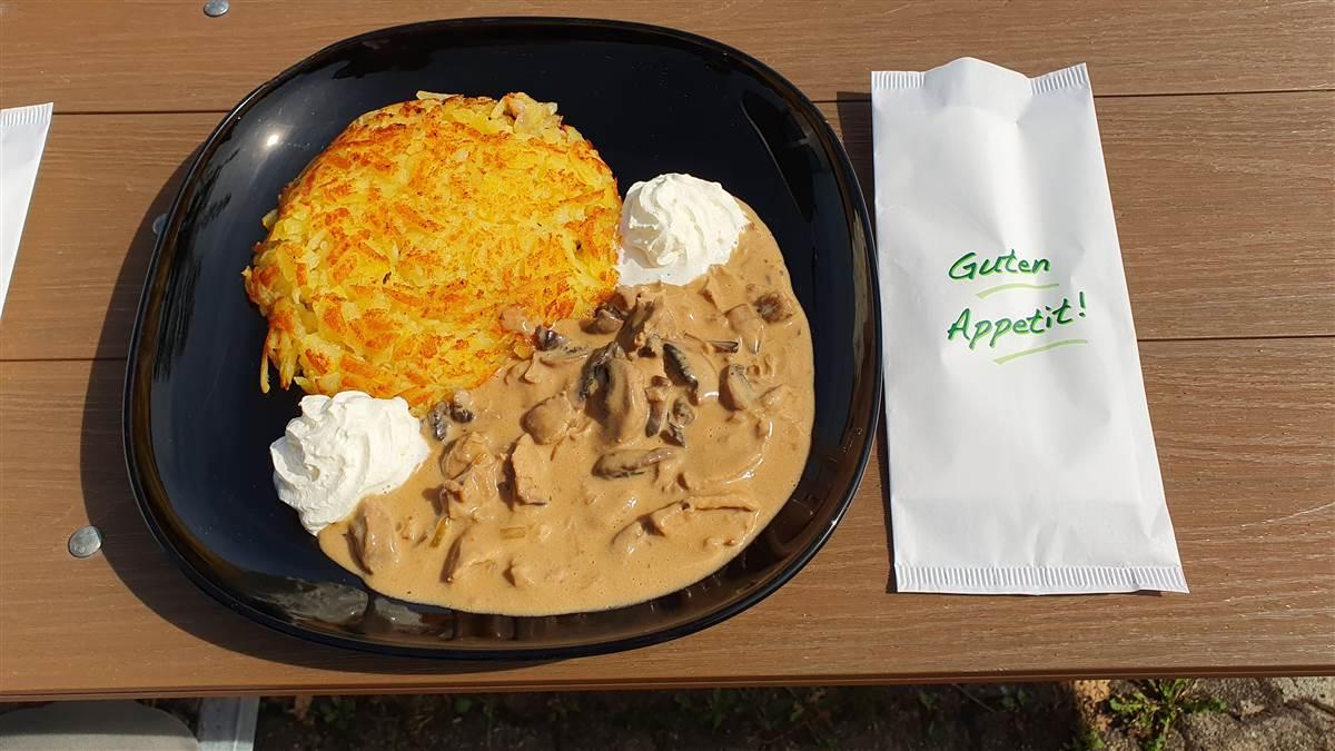 A soul-satisfying dish of Züri Gschäntzelts is a great way to end a flight.