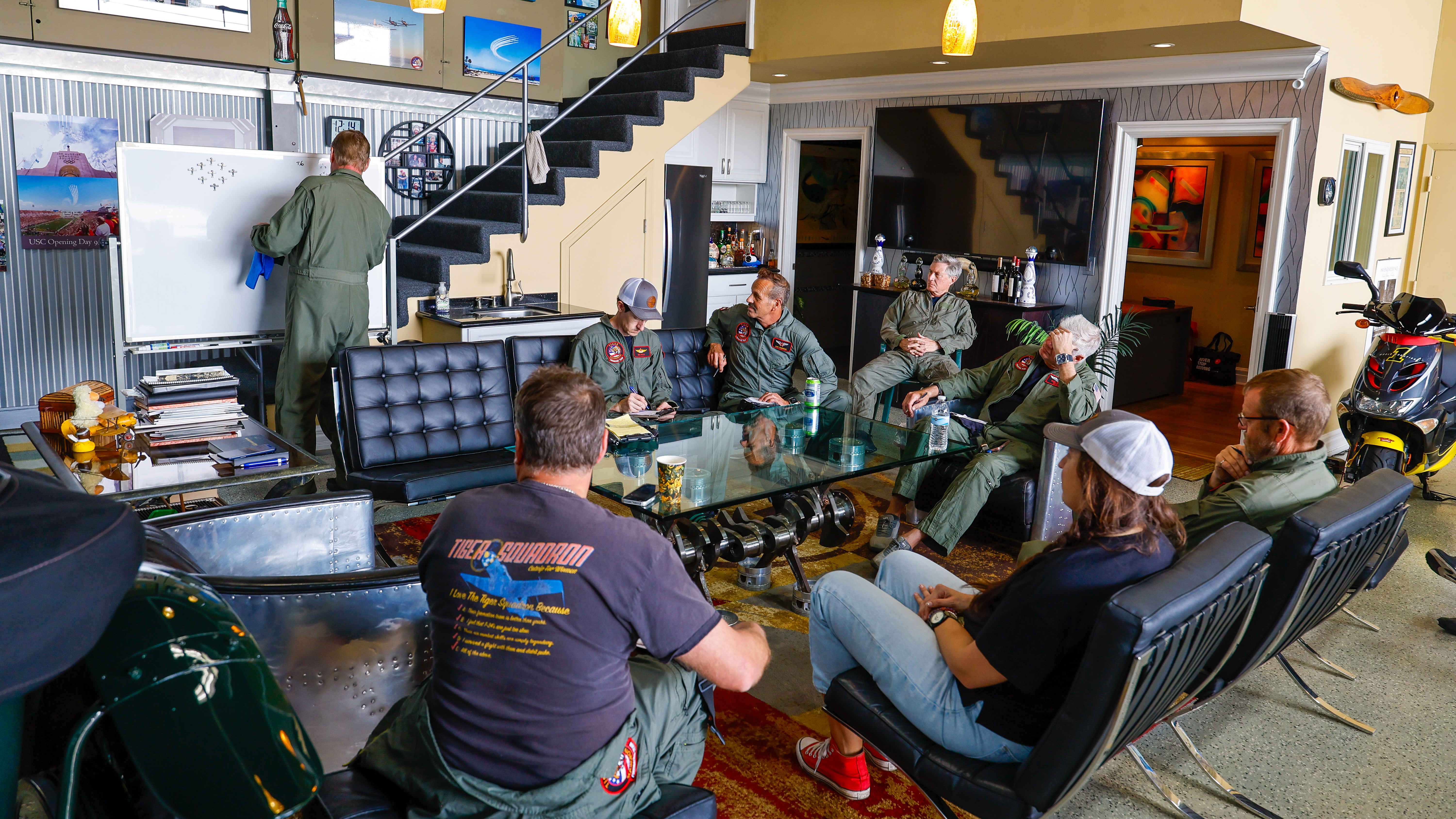 Craig Ekberg’s hangar is the perfect place for briefings, and also the perfect place to hang out.