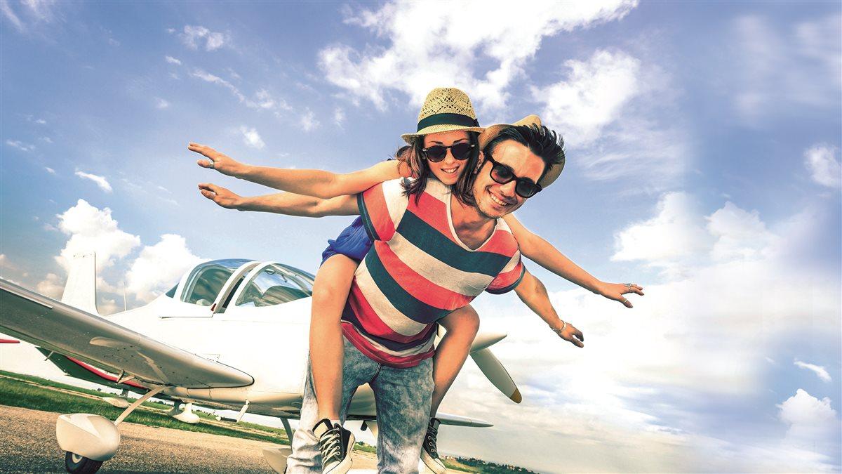 Photography of a female instructor cutting the shirt tail of the male student in a Cessna 172 Skyhawk.
Newton, KS   USA

