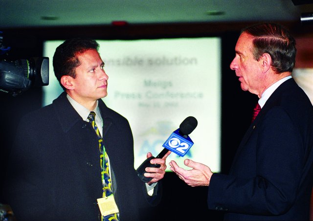 WBBM-TV reporter Chris Hernandez interviews Boyer on the AOPA plan to save Meigs.