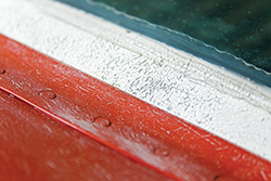 Cracking and oxidation of the lacquer-based paint