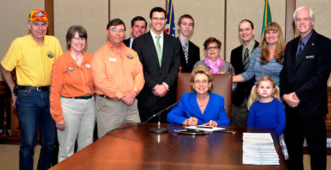 Chris Gregoire signs bill