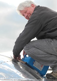 Greg Herrick fashions a homemade funnel to resupply the Beech 18’s Pratt & Whitney R-985 radial engines. With round engines, you measure oil in gallons, not quarts.