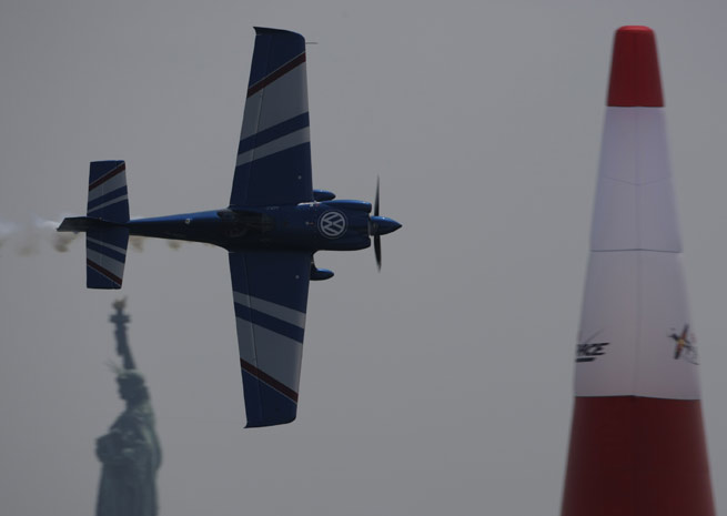 Red Bull Air Race to return in 2014.