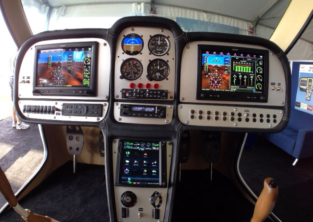 The Garmin G3X in the Flight Design C4 cockpit, on display at Sun 'n Fun.