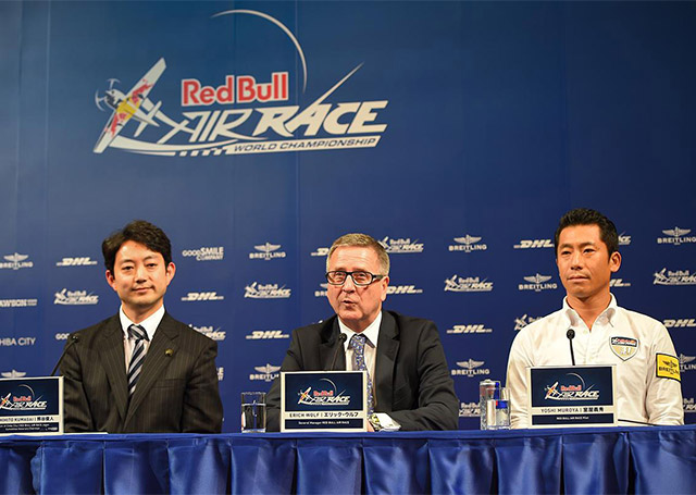 From left, Chiba City Mayor Toshihito Kumagai, Red Bull Air Race General Manager Erich Wolf, and race pilot Yoshi Muroya announce the 2015 Red Bull Air Race World Championship schedule. Photo by Naoyuki Shibata/Red Bull Content Pool.