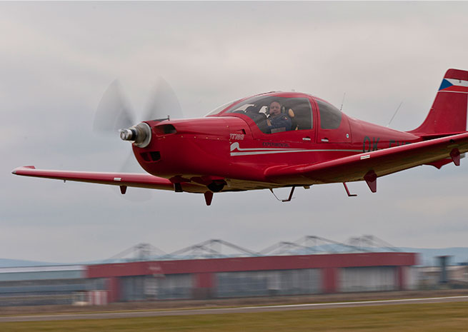 An Evektor VUT 100 Cobra was the first aircraft to have its propeller blades filmed in high-resolution during flight. DLR photo.