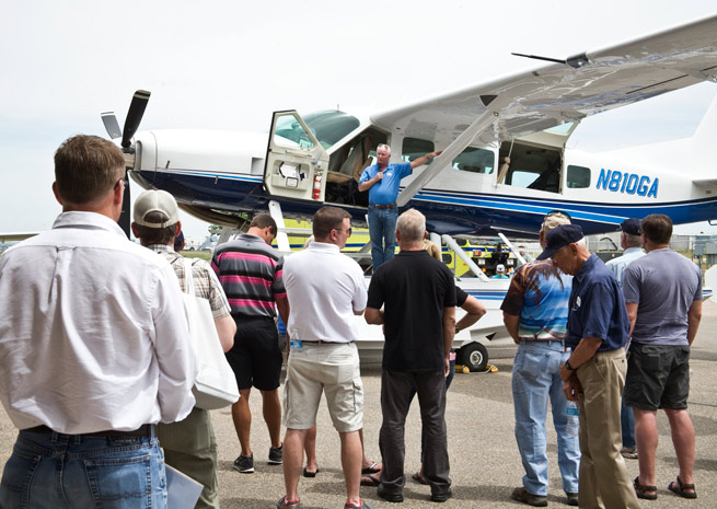 AOPA President Mark Baker conducts a Pilot Town Hall. Photo by Mike Straka.