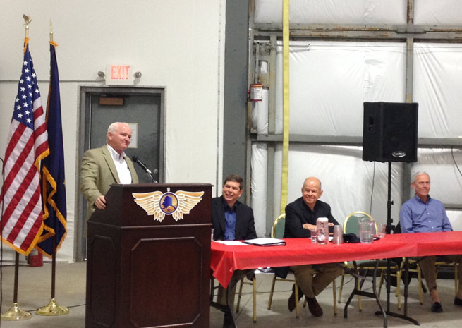 AOPA President Mark Baker speaks to pilots in Alaska.