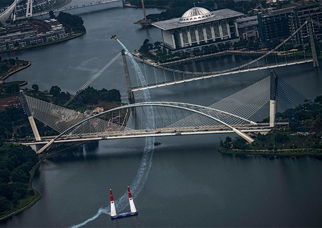 Nigel Lamb won the Red Bull Air Race World Championship event in Putrajaya, Malaysia. Photo by Joerg Mitter, courtesy of Red Bull.