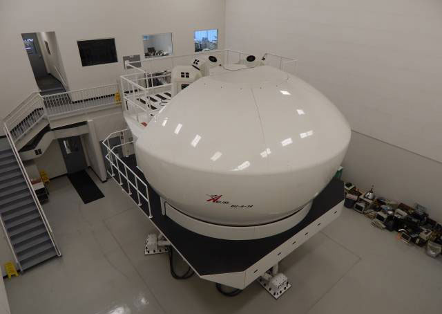 The program will use a Level C DC-9 flight simulator.