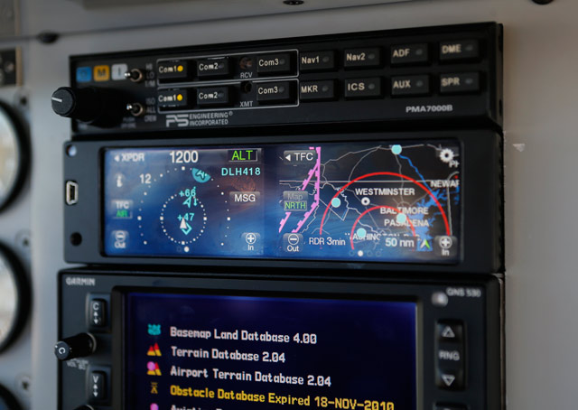 Using its split-screen display, the L-3 Lynx NGT-9000 shows ADS-B traffic information on the left side of the screen and ADS-B weather on the right.