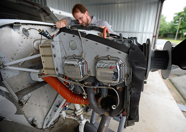 Keeping a clean engine simplifies routine maintenance. Photo by David Tulis/AOPA.
