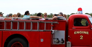 An antique fire engine was another popular attraction. Photo courtesy of Tim Howard/Stick’n Rudder Sightseeing Tours. 