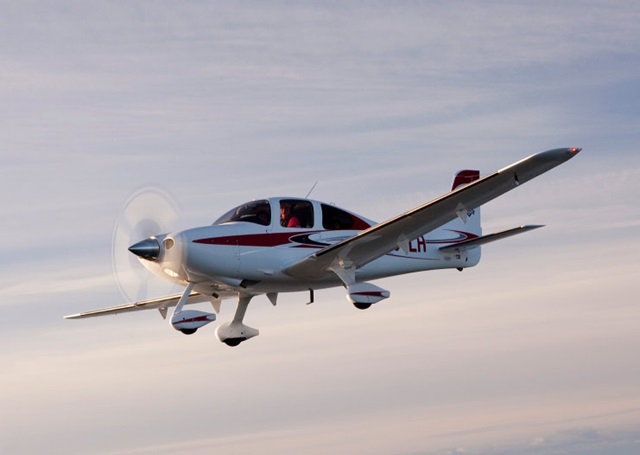 A Cirrus pilot takes evasive action to prevent a collision with an airliner and receives praise from ATC.