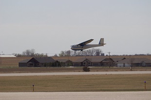 A Schweizer 2-33 landing. Photo by Dennis Newman.