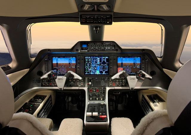 Phenom 100 photo by Mike Fizer.