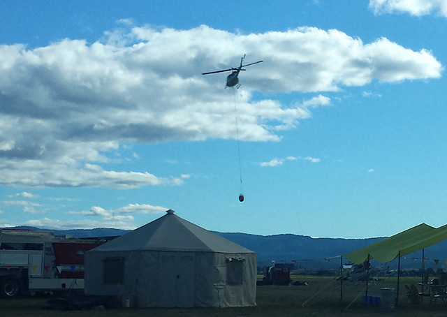 A helicopter lifts off north of New Meadows, Idaho, for firefighting operations at Tepee Springs, near the Salmon River, Sept. 18. Photo by Yasmina Platt