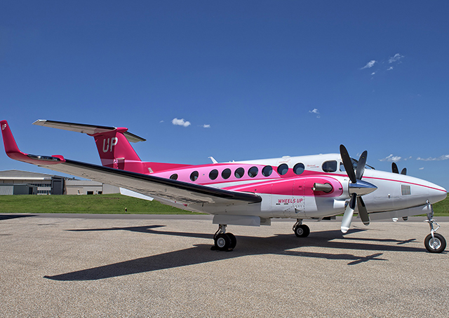 Wheels Up is taking breast cancer awareness to new heights through a specially outfitted pink Beechcraft King Air 350i. Photo courtesy of T&J Studios.