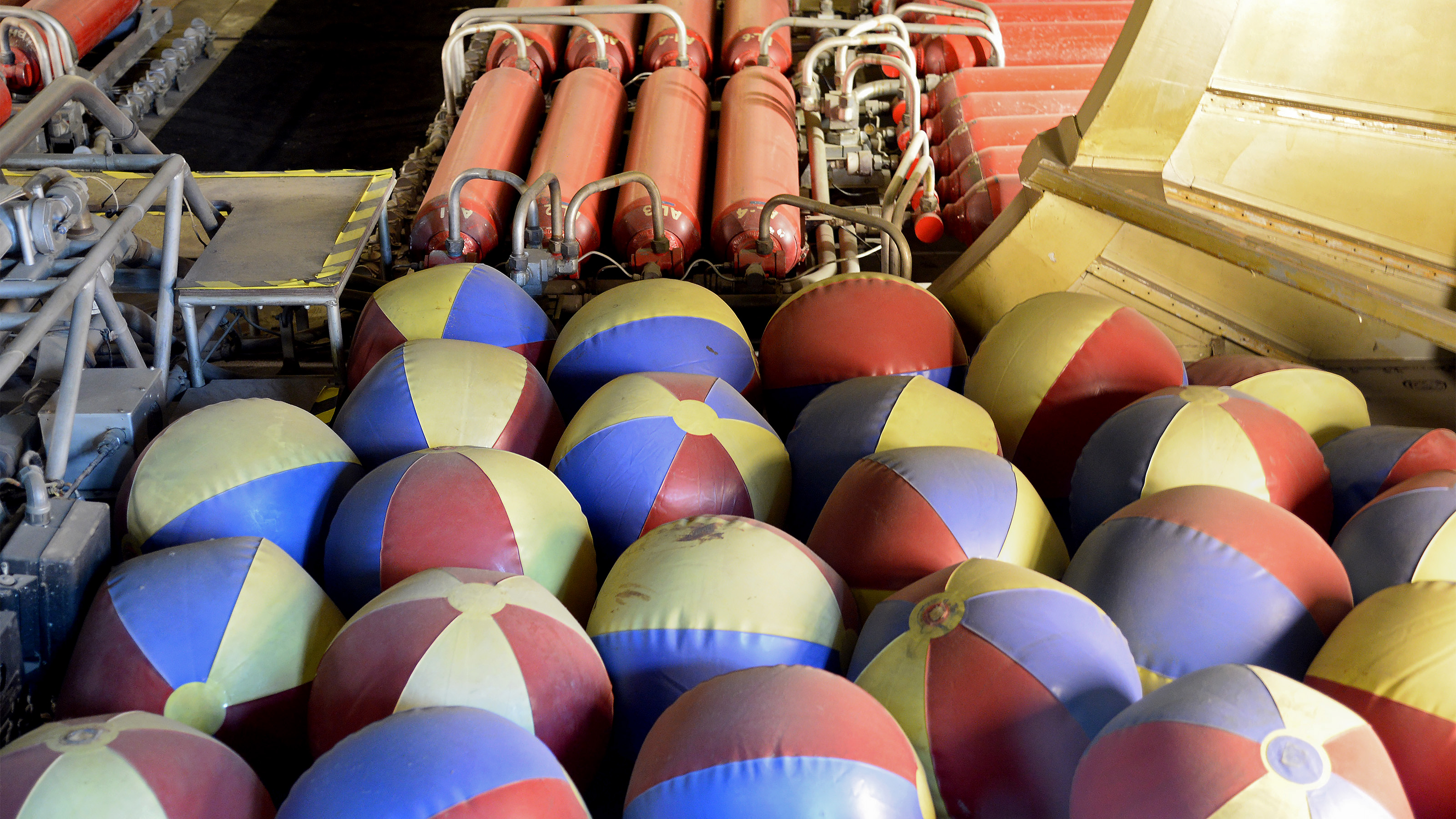 Inside the Spruce Goose AOPA