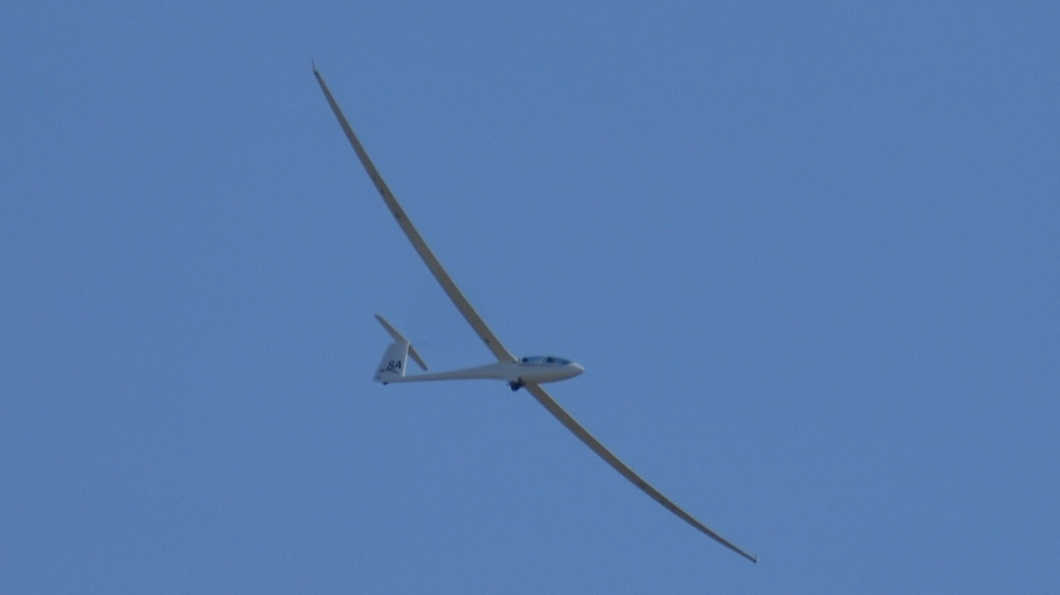 Test pilot Jim Payne piloted a successful first flight of a glider with fly-by-wire aileron and flap controls. Photo courtesy of Paulo Iscold/Nixus Project.
