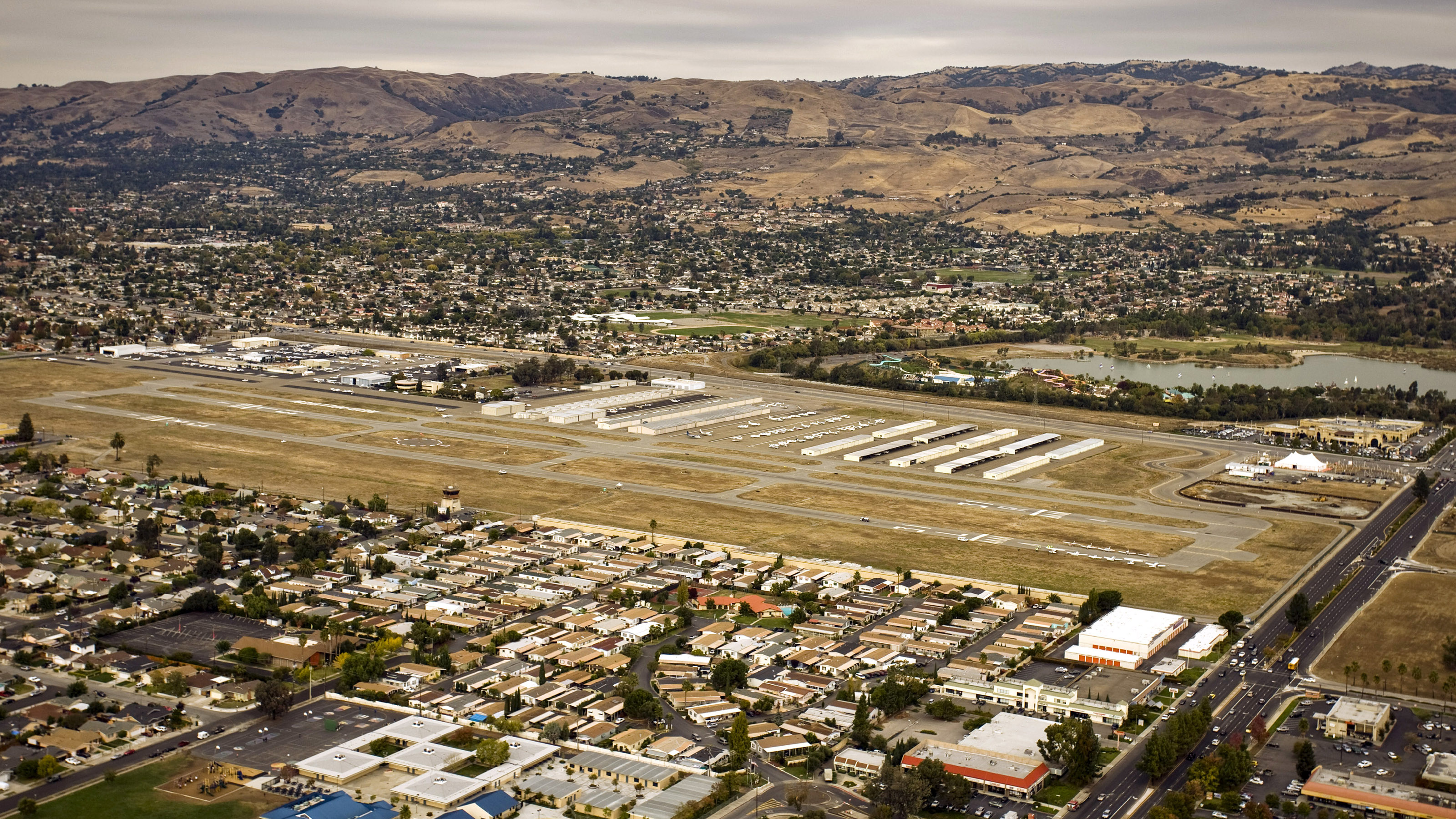 FAA would defend California's Reid-Hillview Airport against closure
